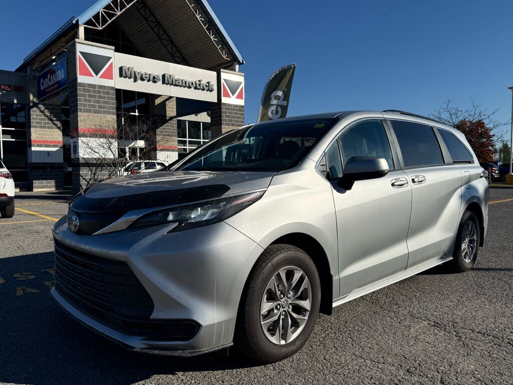 2024 Toyota Sienna LE 8-Passenger FWD