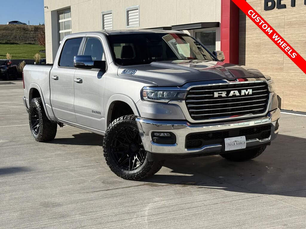 2025 RAM 1500 Laramie Crew Cab 4WD