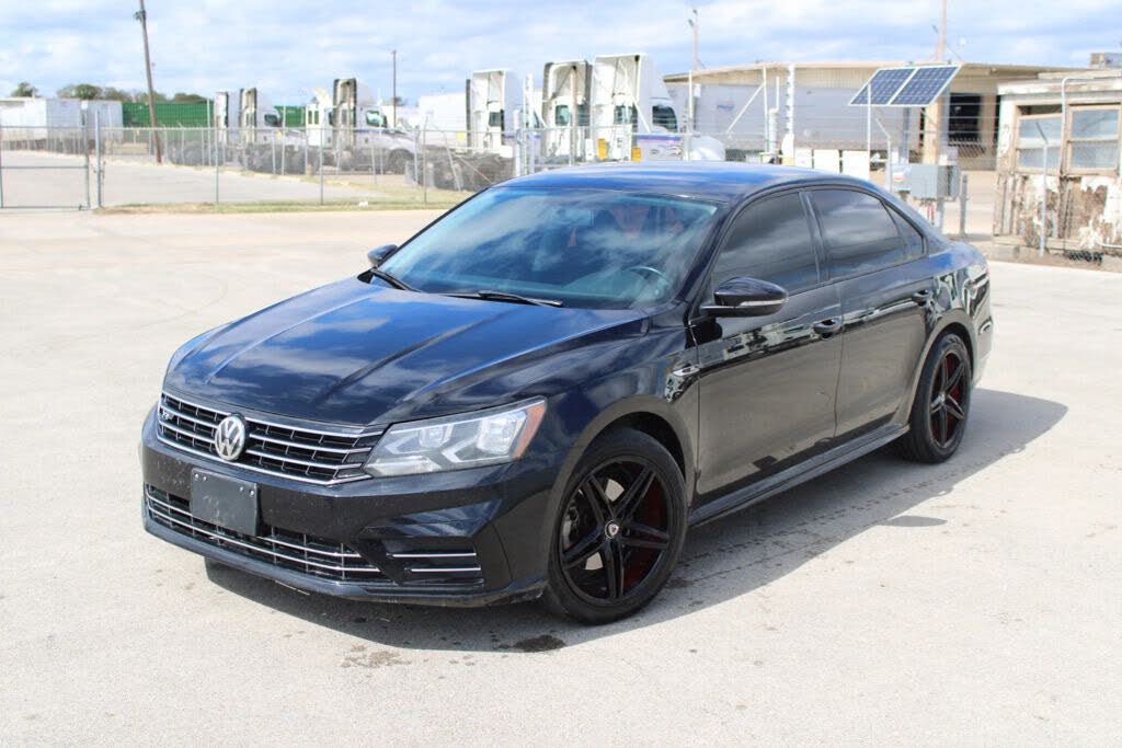 2018 Volkswagen Passat 2.0T R-Line FWD