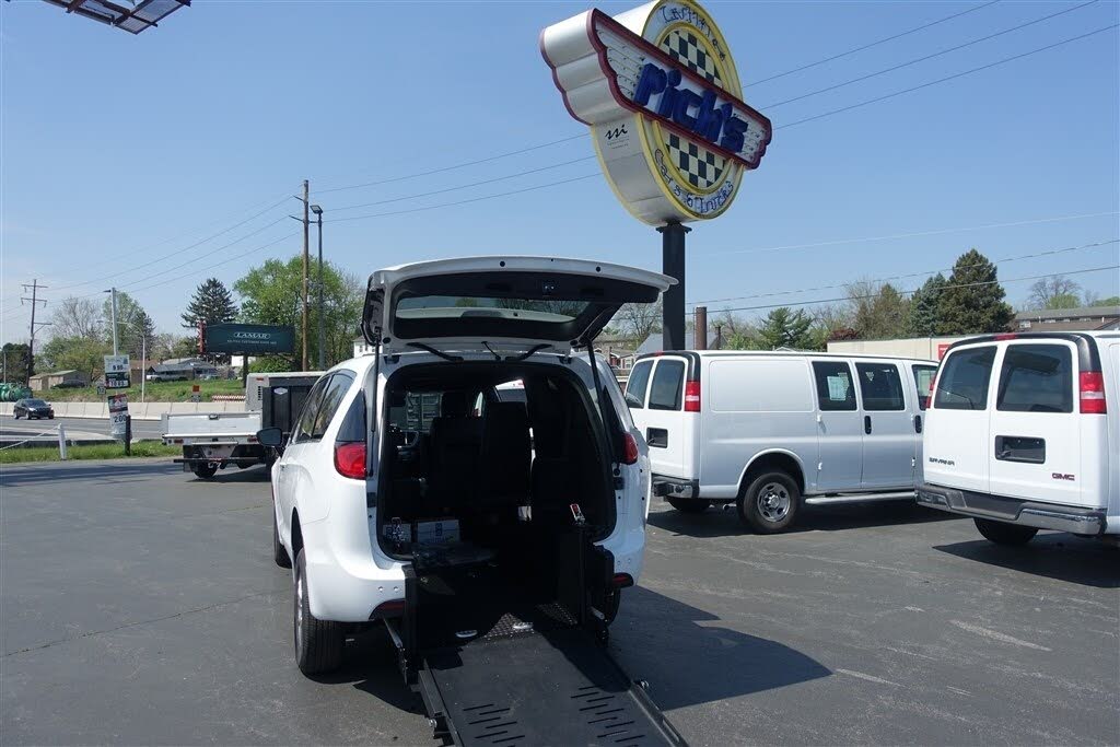 2025 Chrysler Voyager LX FWD