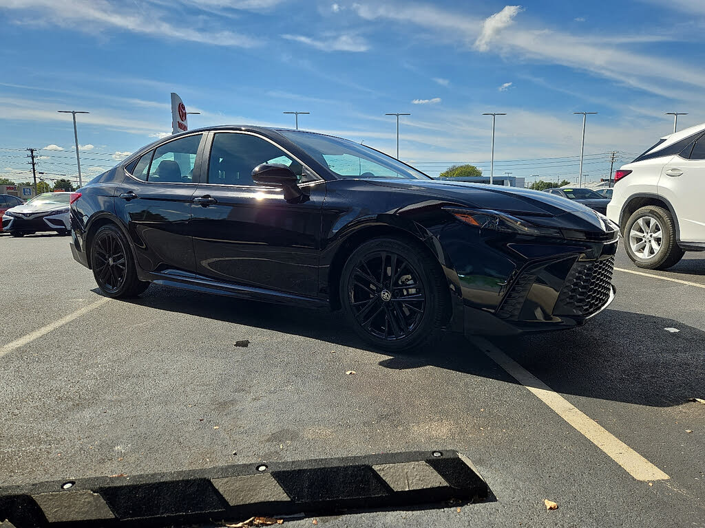 2025 Toyota Camry SE FWD