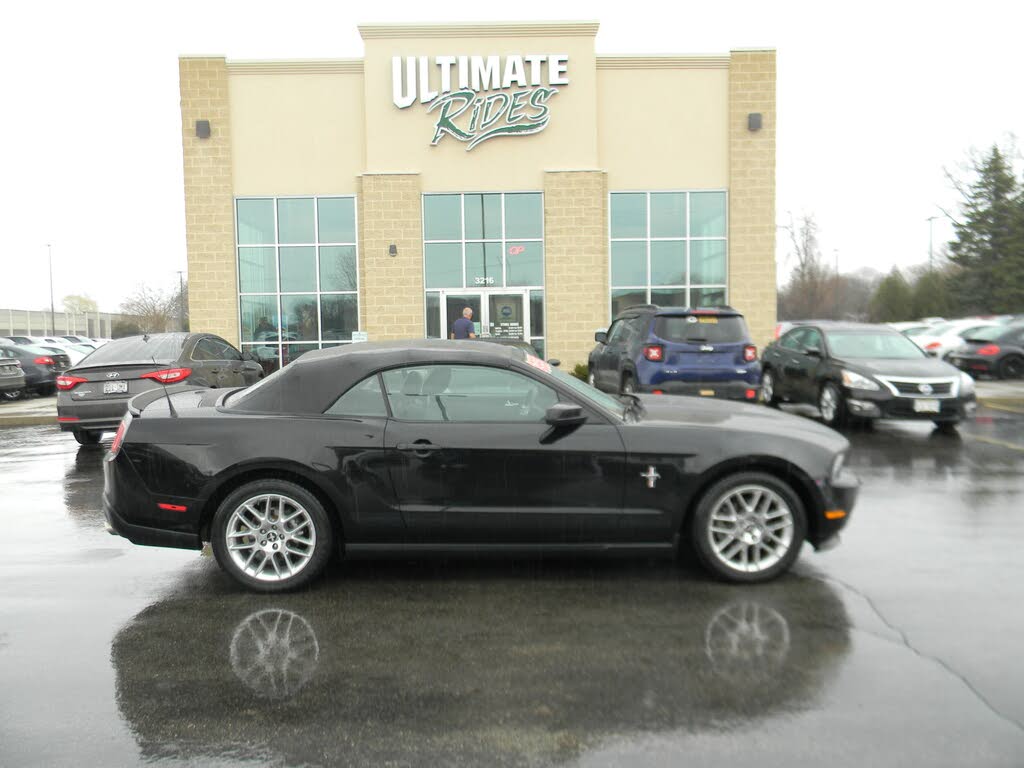 2012 Ford Mustang V6 Convertible RWD