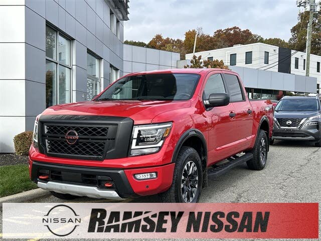2024 Nissan Titan PRO-4X Crew Cab 4WD