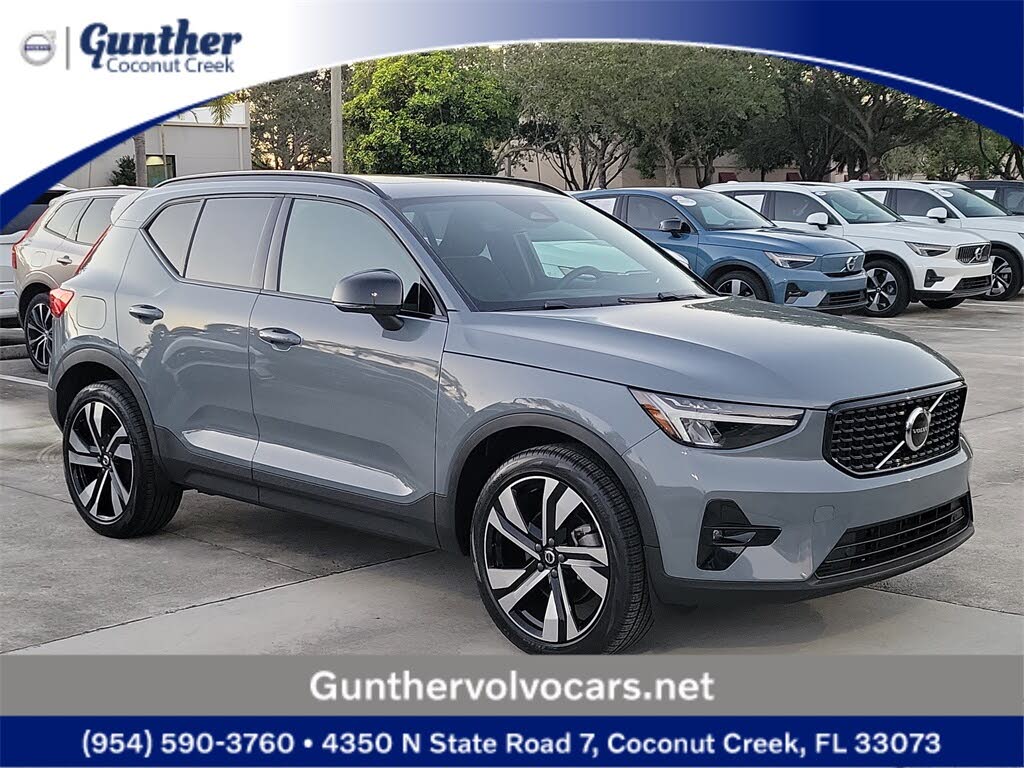 2023 Volvo XC40 B5 Plus Dark Theme AWD