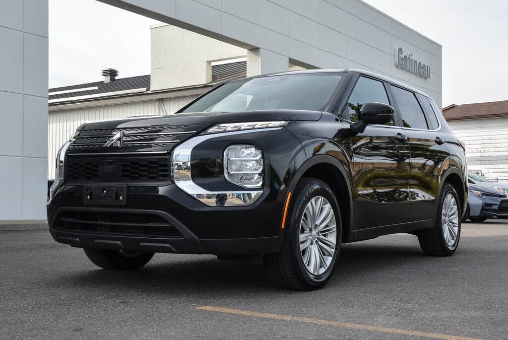 2024 Mitsubishi Outlander ES S-AWC