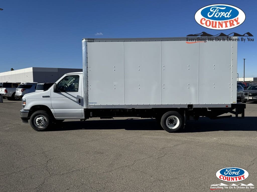 2025 Ford E-Series Chassis E-450 SD Stripped 158 DRW RWD