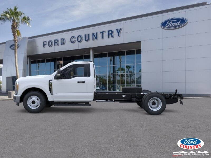 2025 Ford F-350 Super Duty Chassis XL Regular Cab DRW RWD
