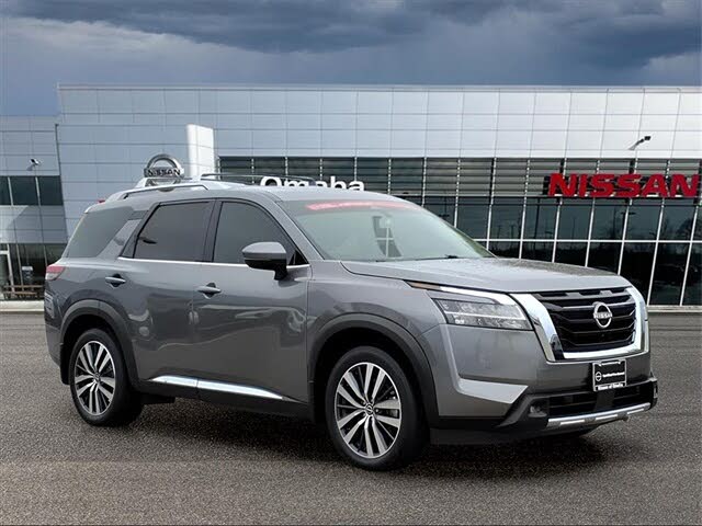 2022 Nissan Pathfinder Platinum FWD