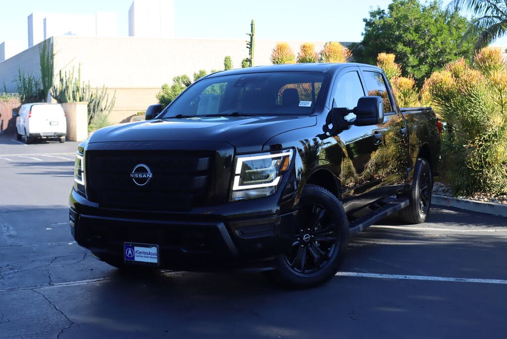 2023 Nissan Titan SV Crew Cab 4WD