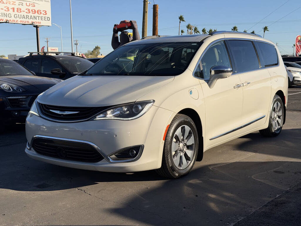 2017 Chrysler Pacifica Hybrid Platinum FWD