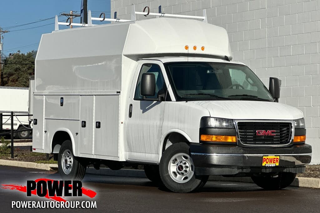 2025 GMC Savana Chassis 3500 139 Cutaway RWD