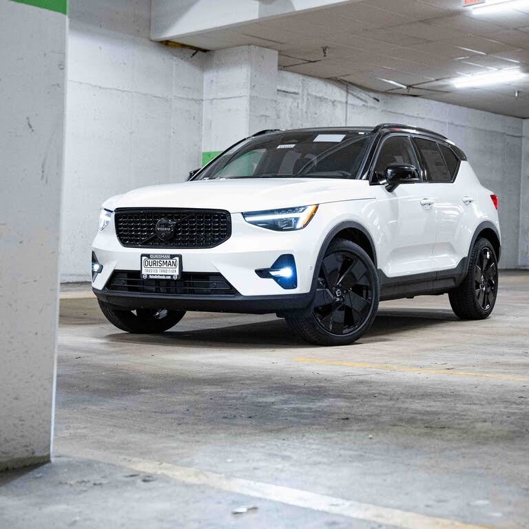 2026 Volvo XC40 B5 Ultra Black Edition AWD