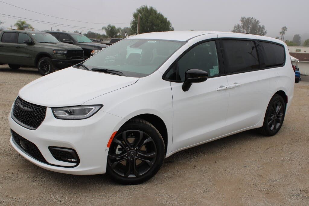 2026 Chrysler Pacifica Select FWD