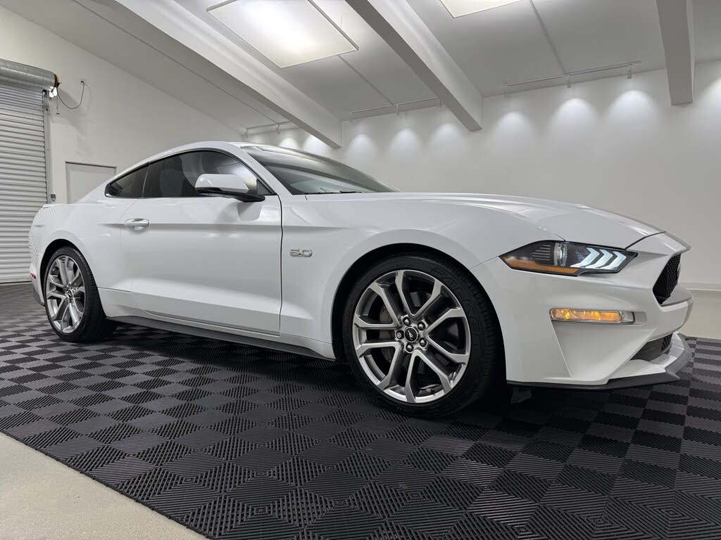 2018 Ford Mustang GT Premium Coupe RWD