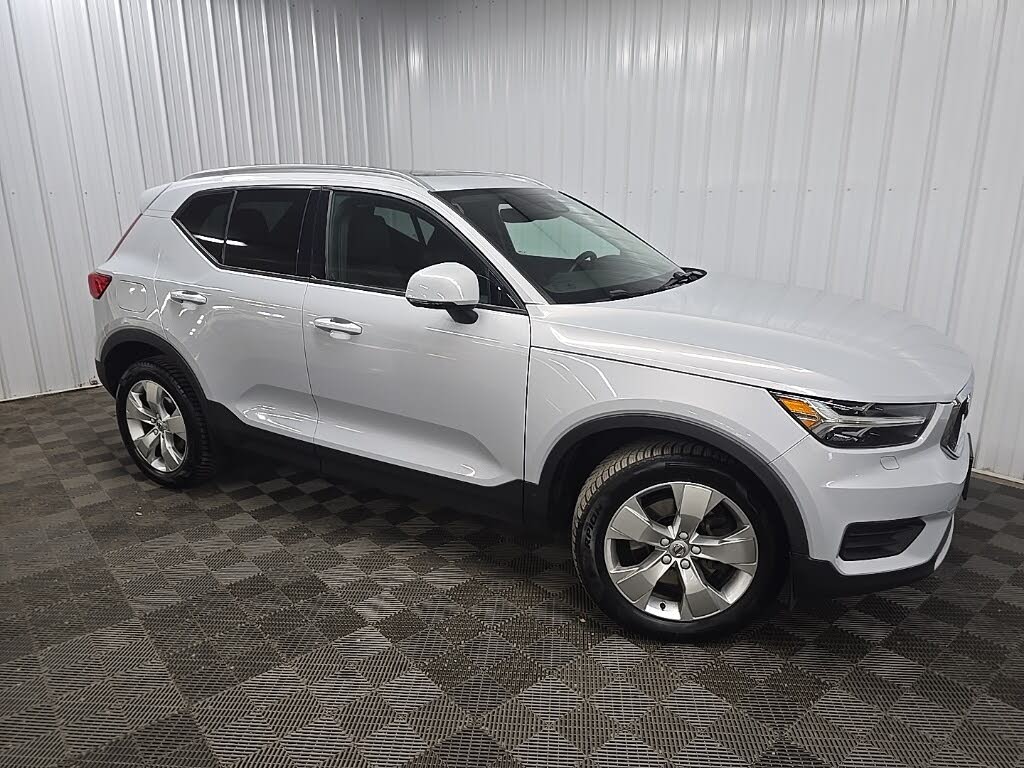 2022 Volvo XC40 T5 Momentum AWD