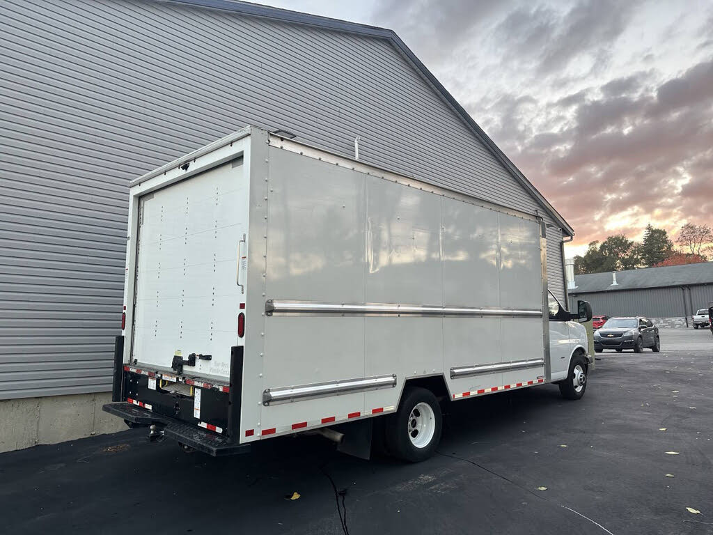 2022 GMC Savana Chassis 3500 177 Cutaway RWD