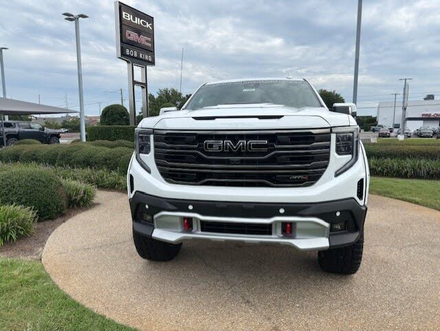 2025 GMC Sierra 1500 AT4 Crew Cab 4WD