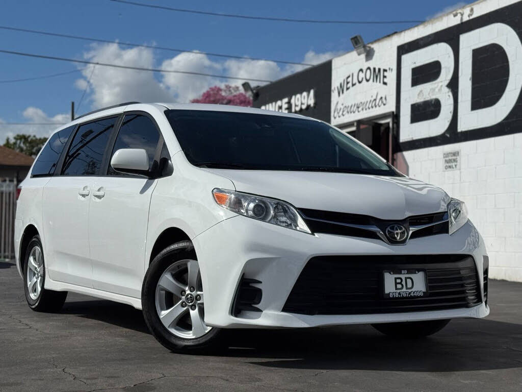 2019 Toyota Sienna LE 7-Passenger FWD with Auto-Access Seat