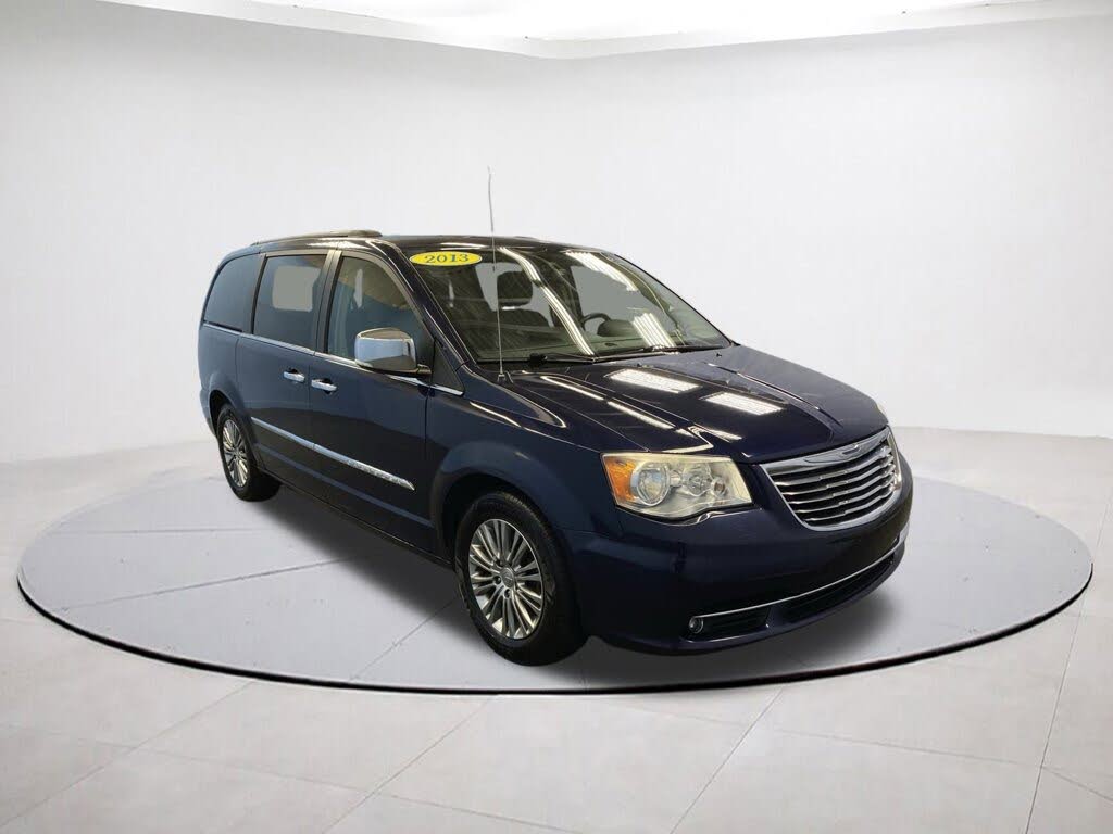 2013 Chrysler Town & Country Touring-L FWD