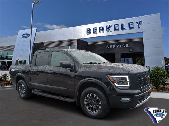 2023 Nissan Titan PRO-4X Crew Cab 4WD