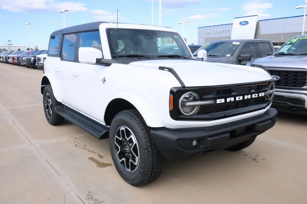 2025 Ford Bronco Outer Banks 4-Door 4WD
