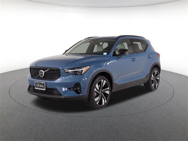 2025 Volvo XC40 B5 Ultra Dark Theme AWD