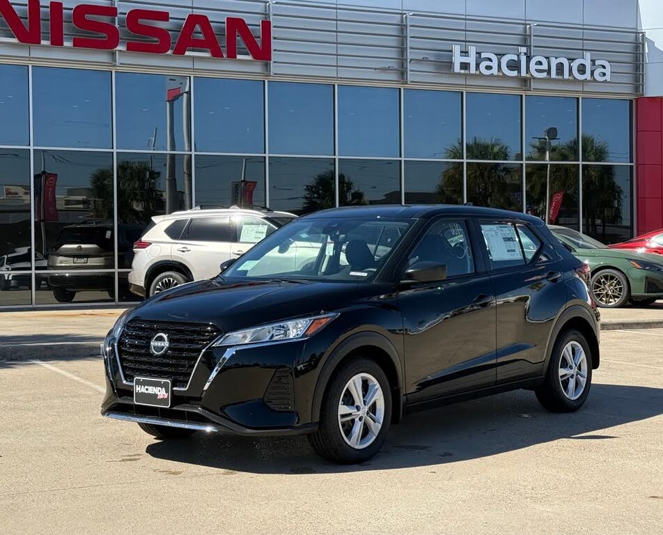 2025 Nissan Kicks Play S FWD