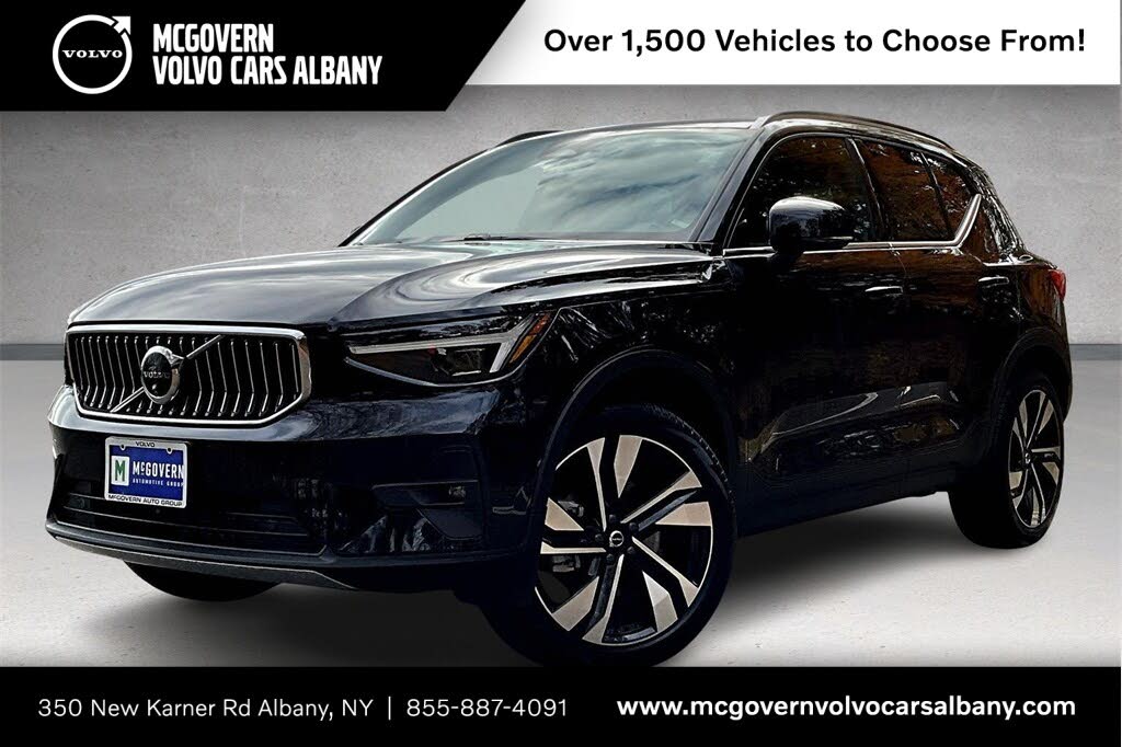 2025 Volvo XC40 B5 Ultra Bright Theme AWD