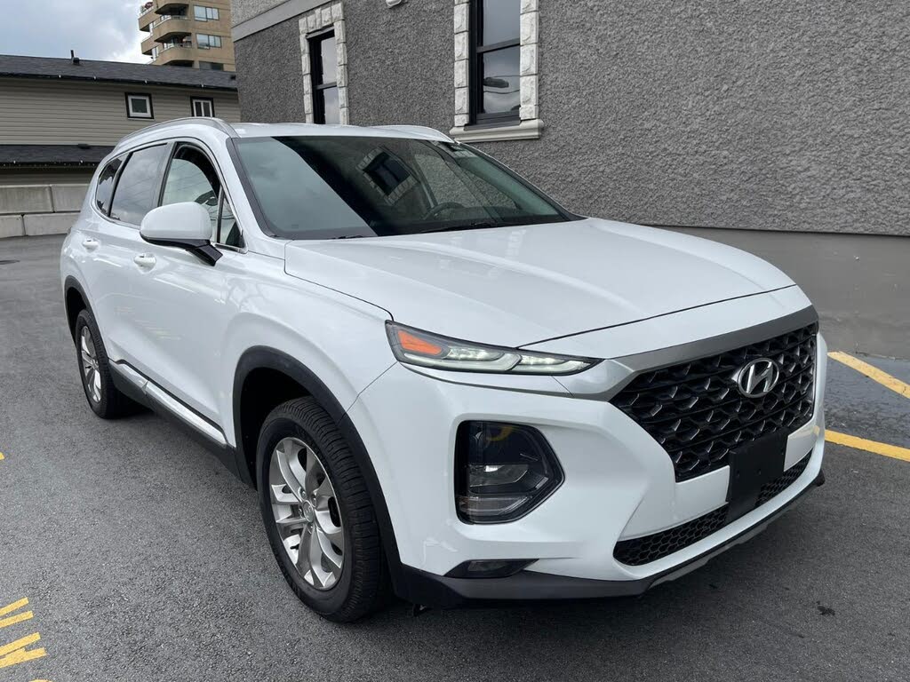 2019 Hyundai Santa Fe 2.4L Essential FWD with SmartSense Package and Dark Chrome Accent