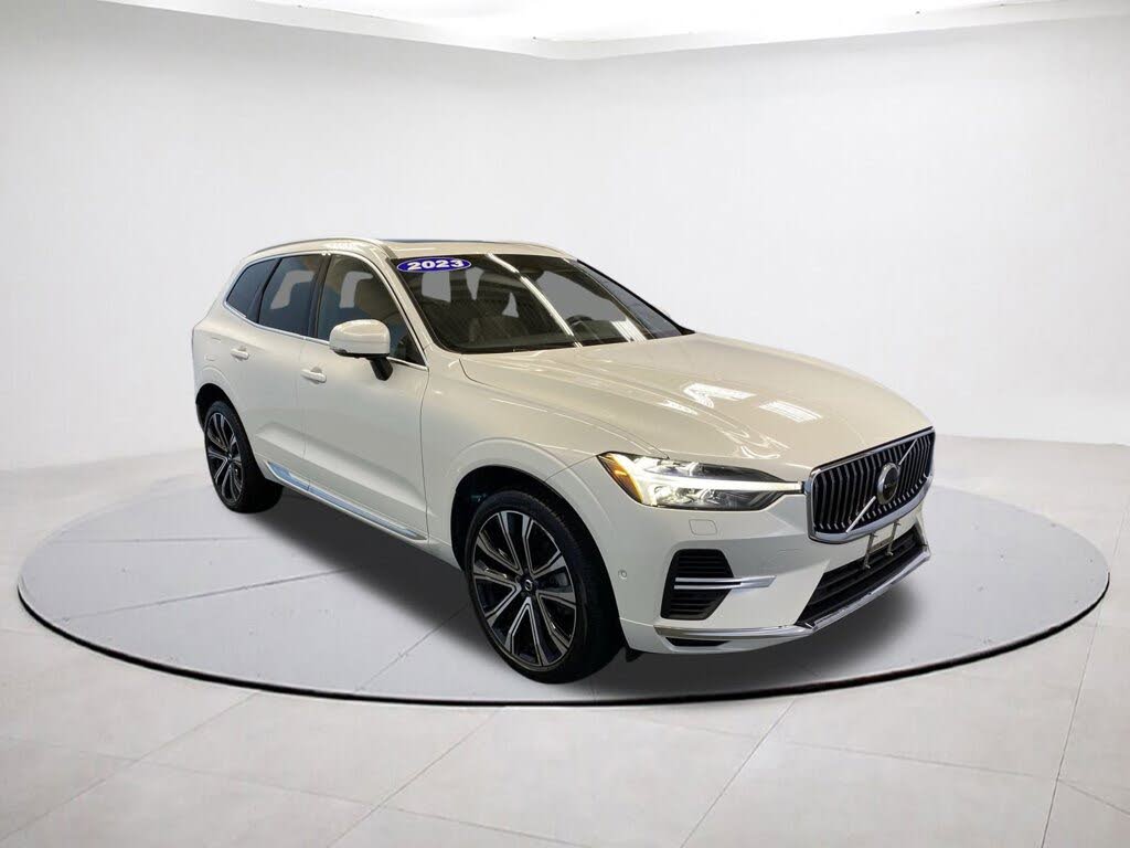 2023 Volvo XC60 Recharge T8 Ultimate Bright Theme eAWD