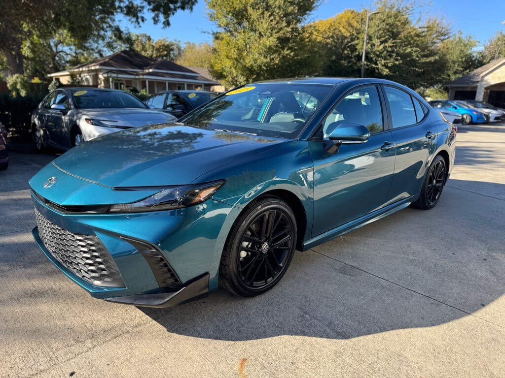2025 Toyota Camry SE FWD