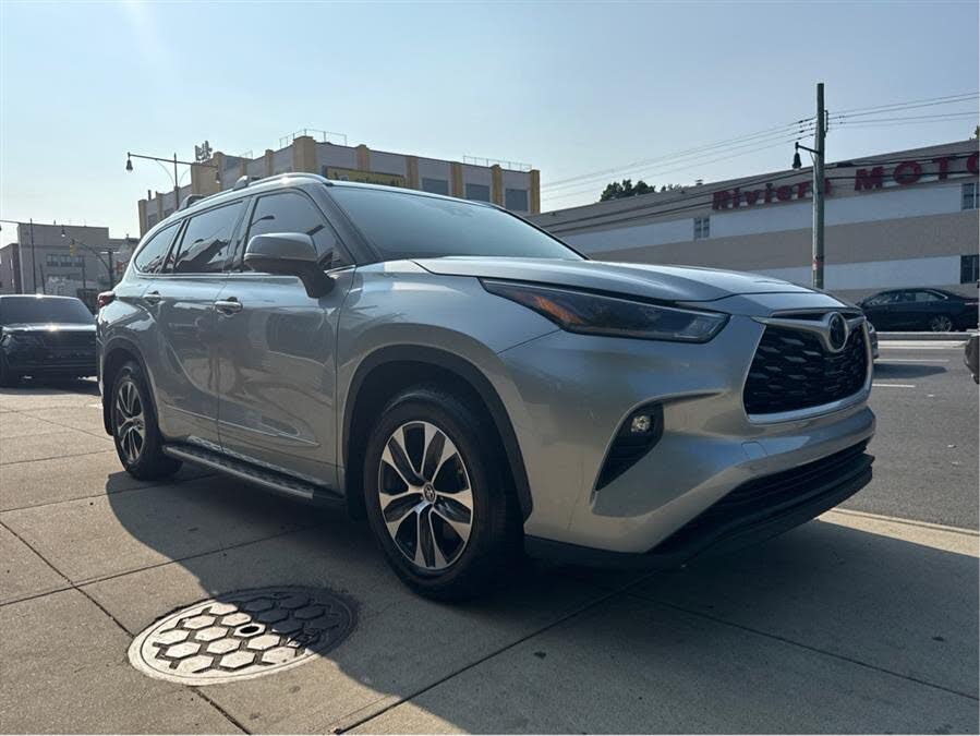 2021 Toyota Highlander XLE FWD