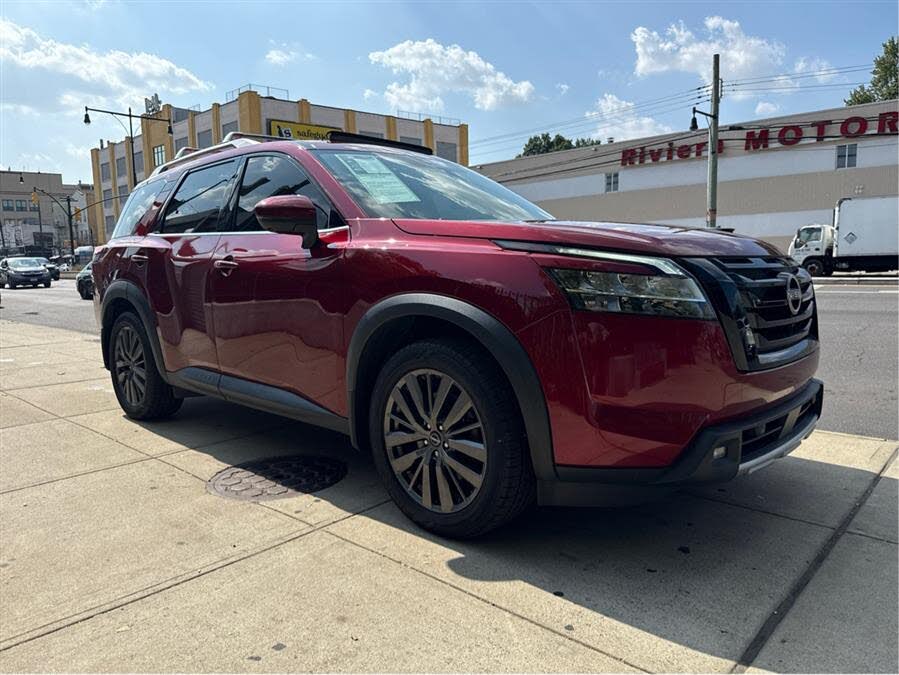 2022 Nissan Pathfinder SL 4WD