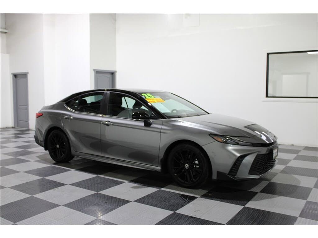 2025 Toyota Camry SE FWD