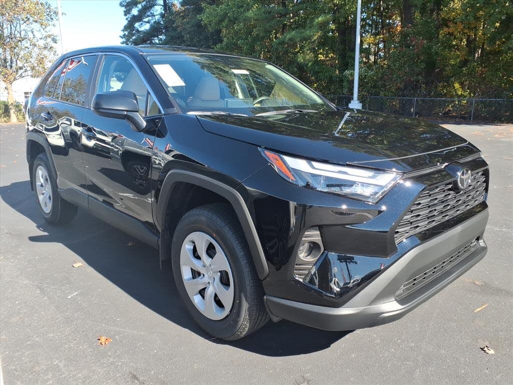 2025 Toyota RAV4 LE FWD