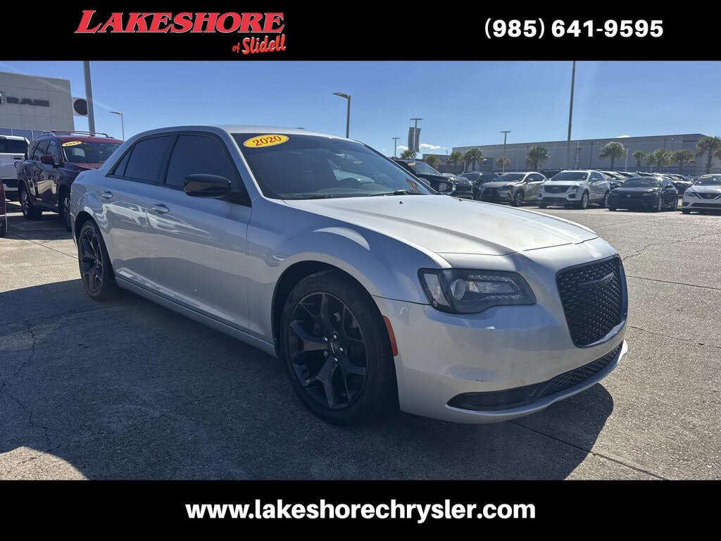 2020 Chrysler 300 Touring RWD