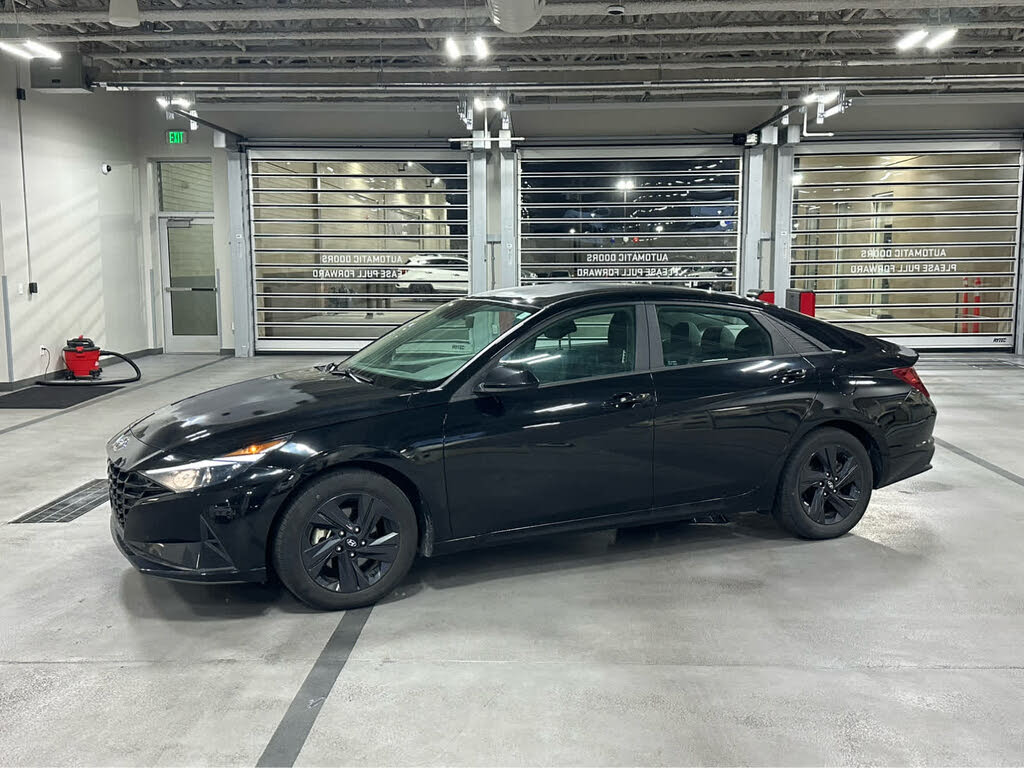 2023 Hyundai Elantra SEL FWD