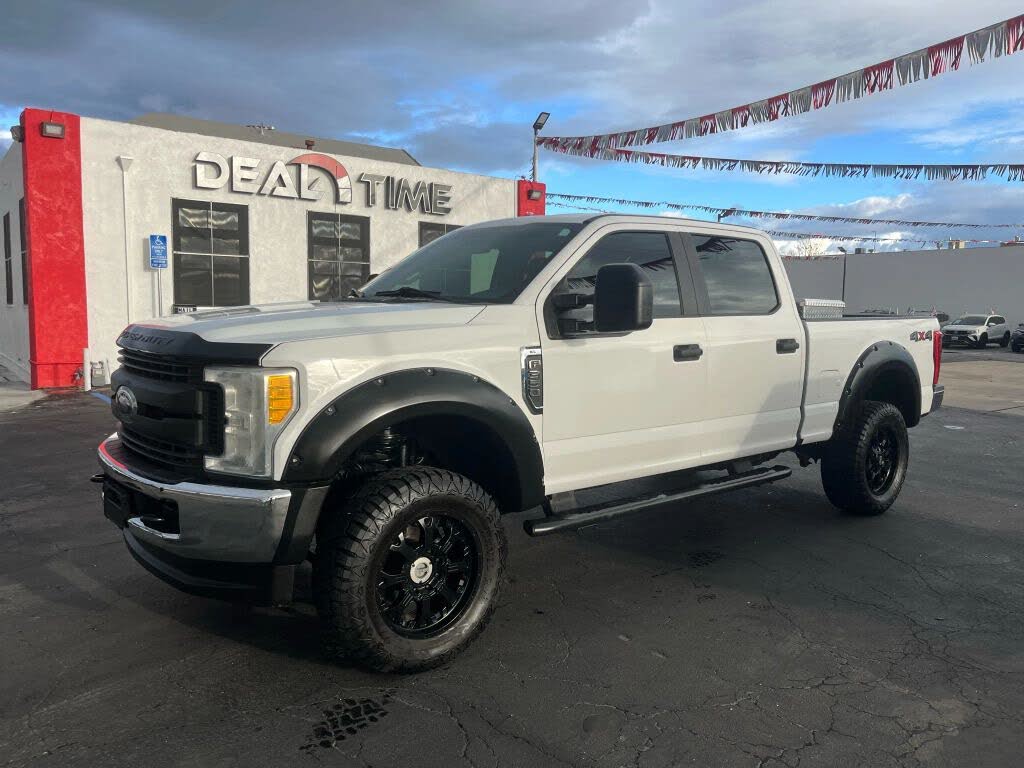 2017 Ford F-350 Super Duty XLT Crew Cab 4WD