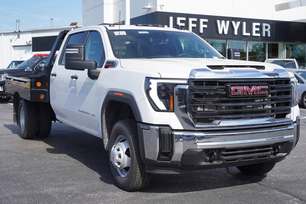 2025 GMC Sierra 3500HD Chassis Pro Crew Cab 4WD