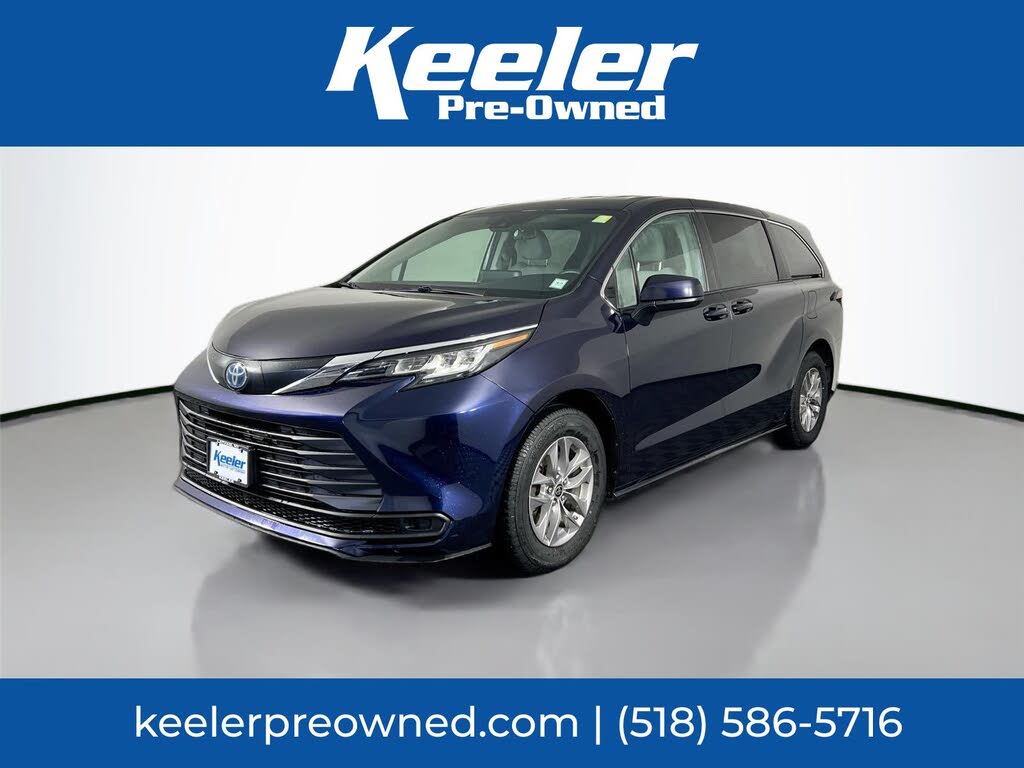 2022 Toyota Sienna LE 8-Passenger FWD