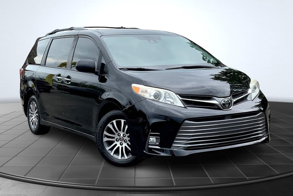 2019 Toyota Sienna XLE 8-Passenger FWD