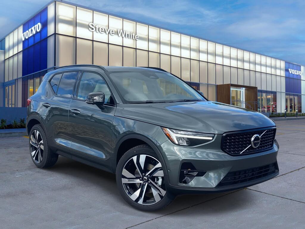 2026 Volvo XC40 B4 Plus FWD