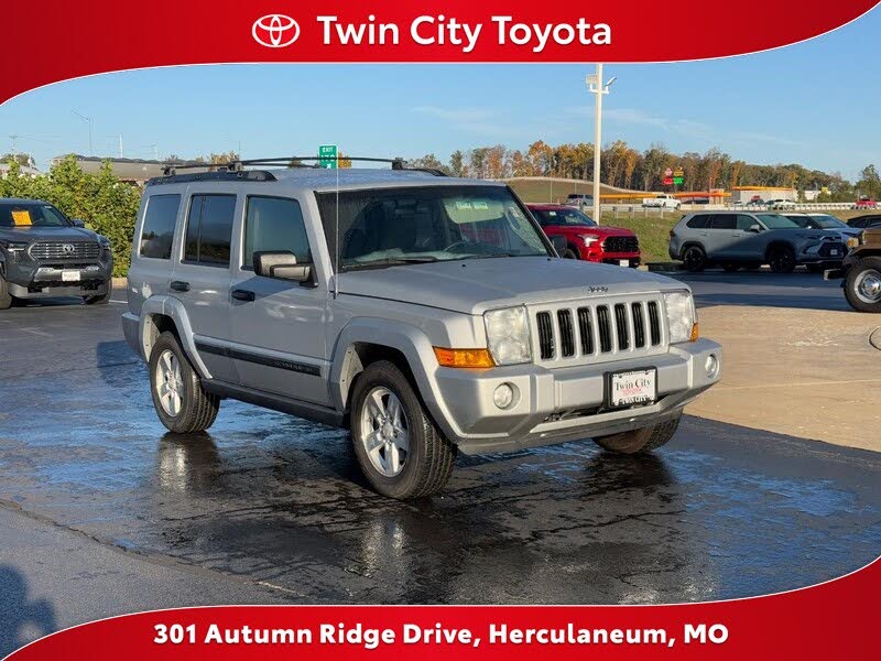 2006 Jeep Commander Base 4WD