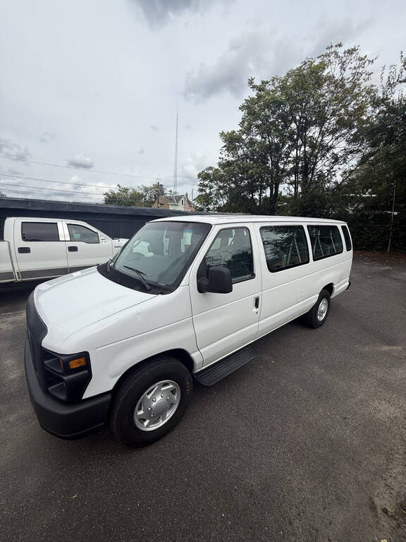 2013 Ford E-Series E-350 XLT Super Duty Extended Passenger Van