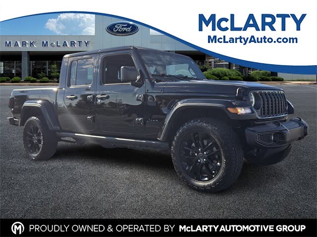 2025 Jeep Gladiator NightHawk Crew Cab 4WD