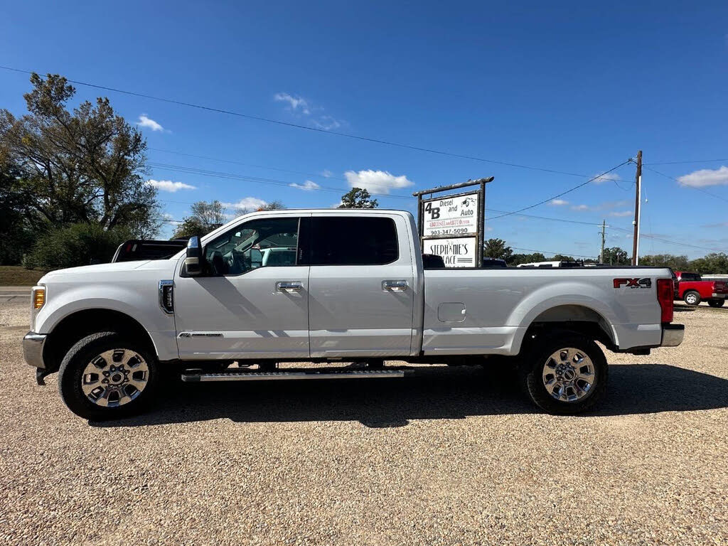 2017 Ford F-250 Super Duty Lariat Crew Cab LB 4WD