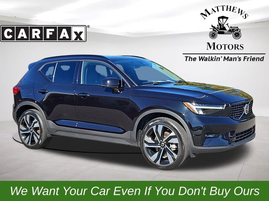 2024 Volvo XC40 B5 Plus Dark Theme AWD