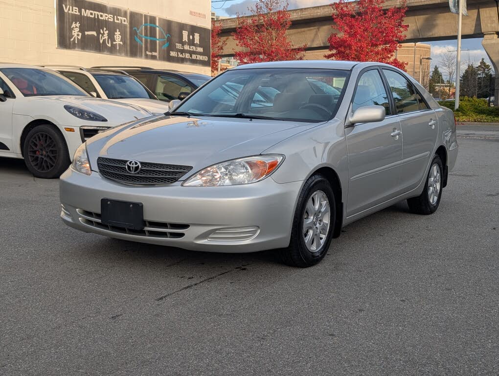 2004 Toyota Camry LE V6 FWD