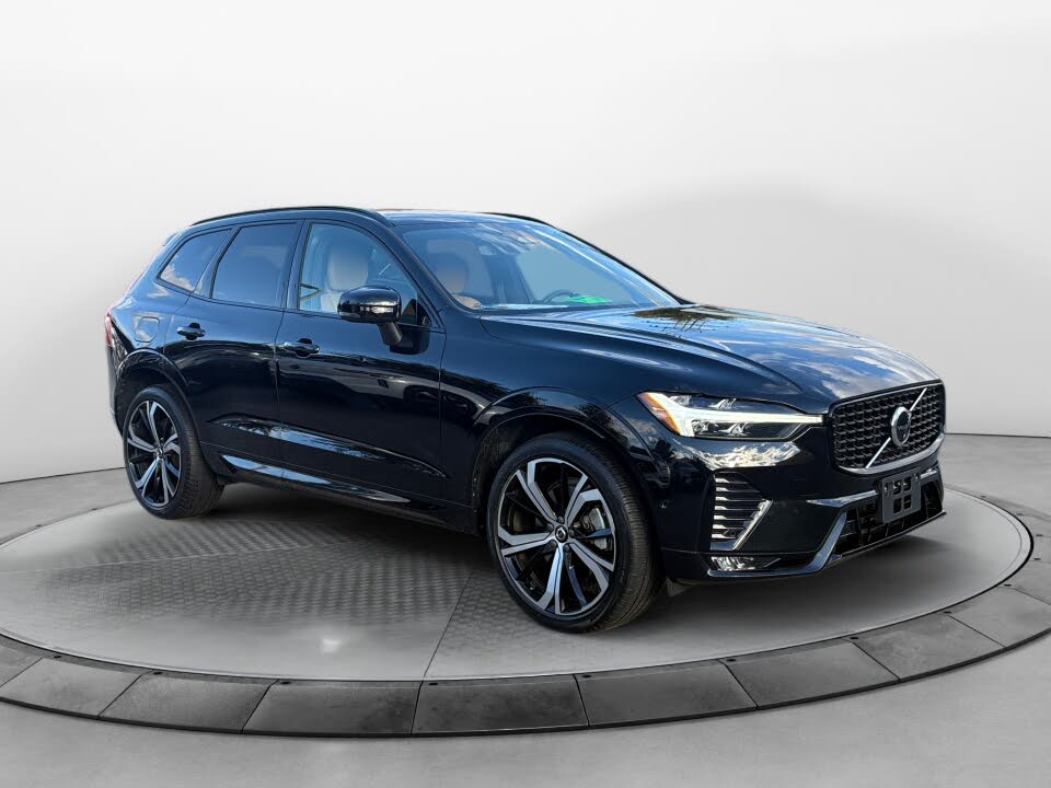 2023 Volvo XC60 B6 Ultimate Dark Theme AWD