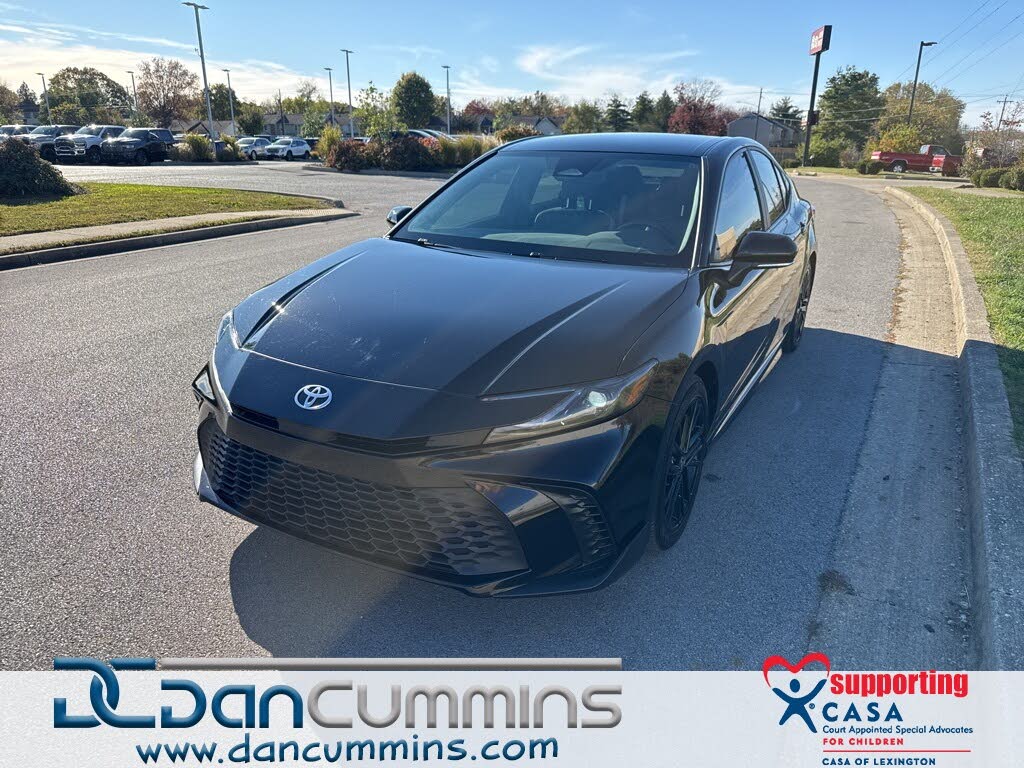 2025 Toyota Camry SE FWD